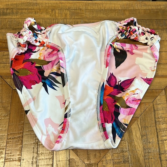 Gorgeous Ashley Graham Bikini Set - Picture 8 of 8